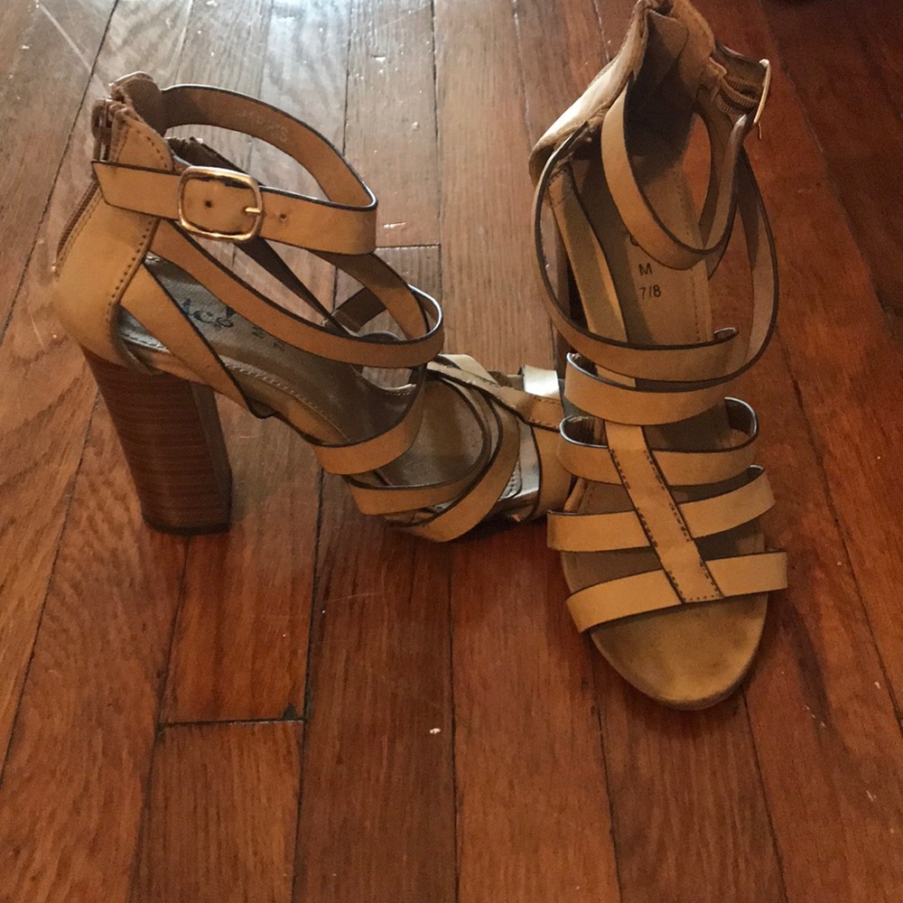 Tan leather chunk heel